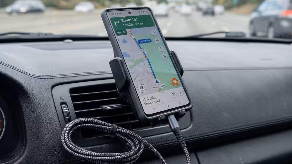 Cara Mengatasi HP Mati Hidup Sendiri Saat Dihubungkan ke Charger Mobil